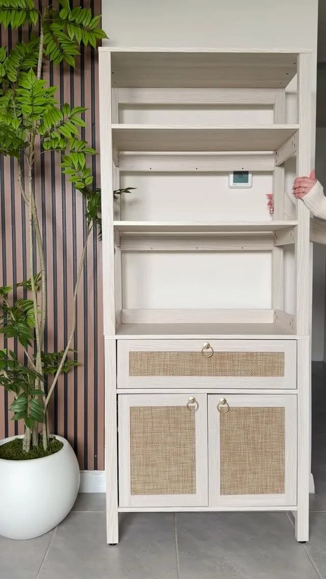 Este cabinet es una verdadera belleza 🤍 Diseño elegante, materiales de calidad y un estilo atemporal que le dio el toque perfecto al espacio. 

||Cada detalle eleva la decoración y aporta funcionalidad sin perder estética.||✨

Comment Cabinet and I’ll send you the link to your DM💌

#cabinet #sicotas #homedecor #neutral #homedecorlovers