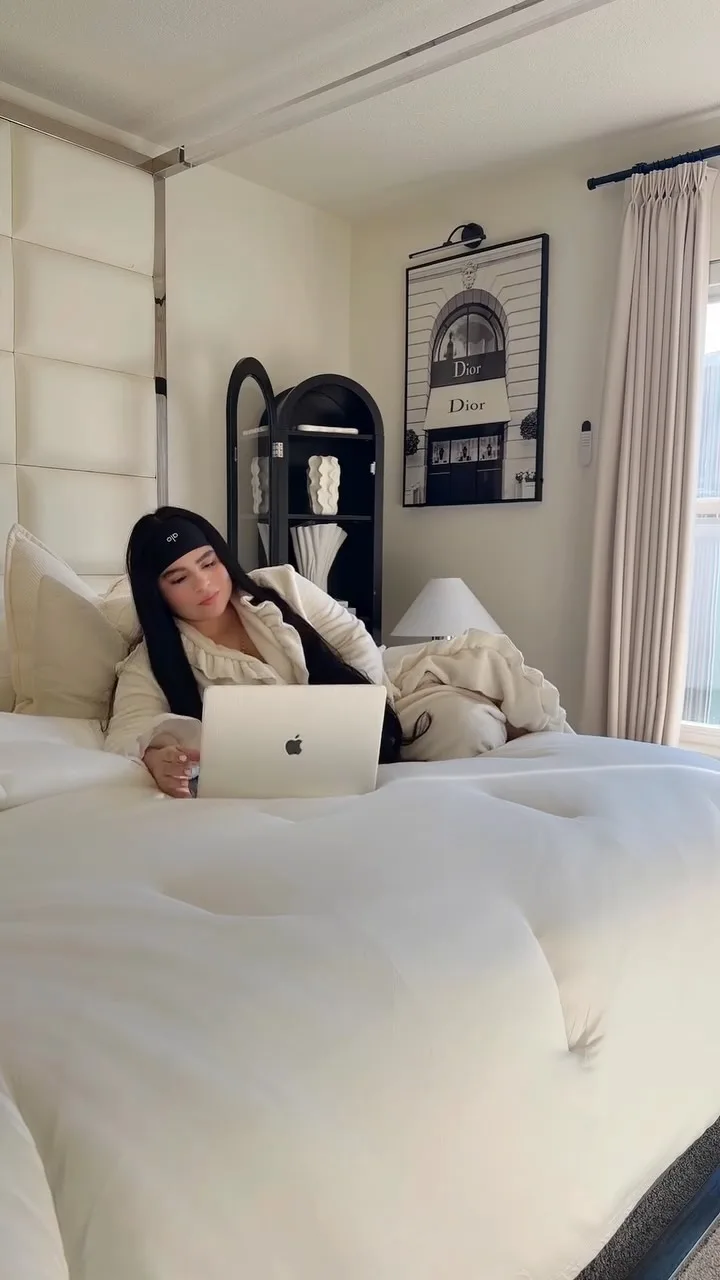 Light as a cloud, soft like a marshmellow
This comforter turns the space into a cozy, calming embrace

Comment “comforter” and I’ll send you the link to your DM🔗

#comforter #mellow #bedroominspiration #cozy #homestyle